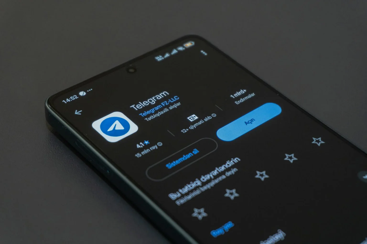 Telegram на экране смартфона